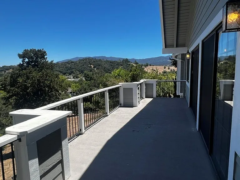 736 Hillside Dr — Photo 37
