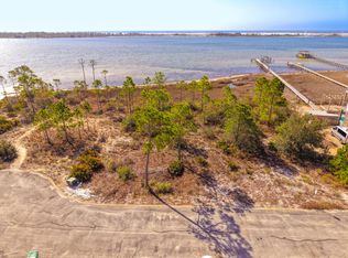 222 Tecumseh Ln, Mary Esther, FL 32569
