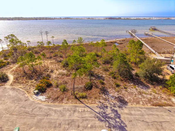 222 Tecumseh Ln, Mary Esther, FL 32569