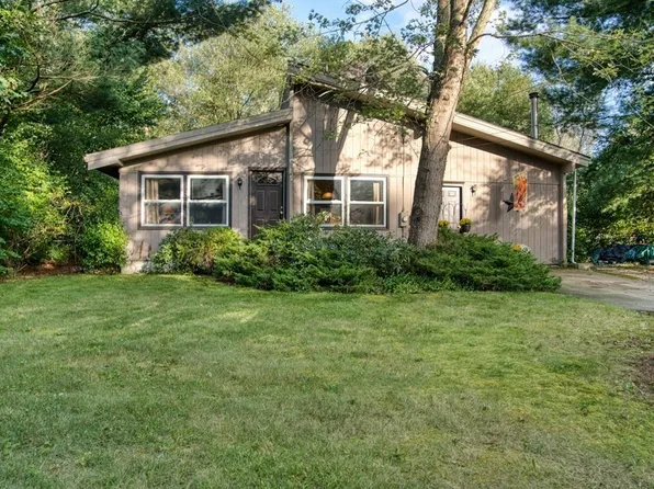 286 Blackstone St, Blackstone, MA 01504