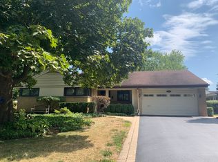 729 Surrey Ln, Glenview, IL