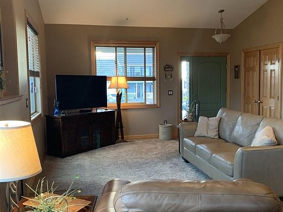 3rd image of 1609 Clydesdale Dr