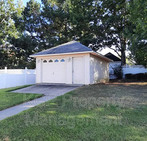2109 Barrington Dr — Photo 10