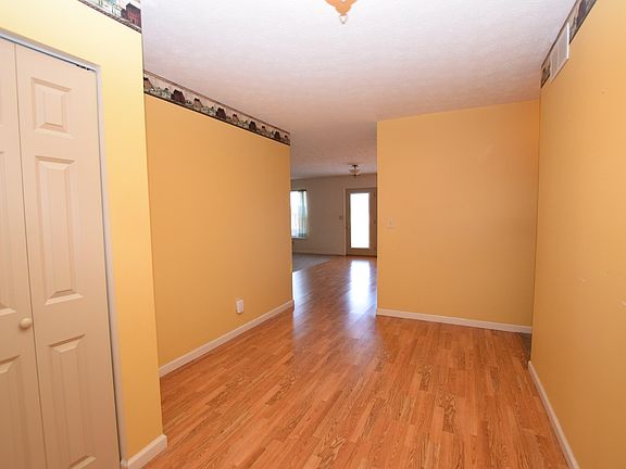 4th image of 403 High St S