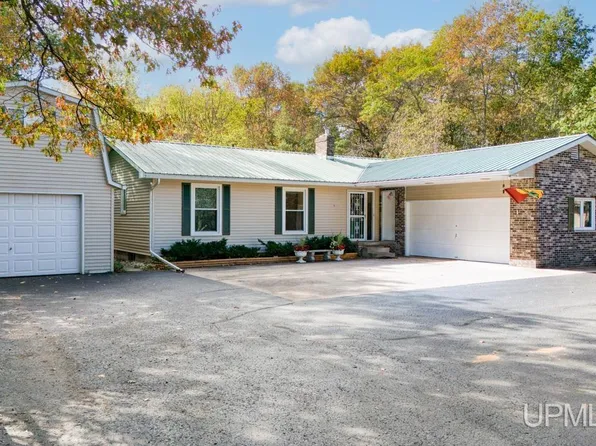 8323 253rd Ln, Rapid River, MI 49878