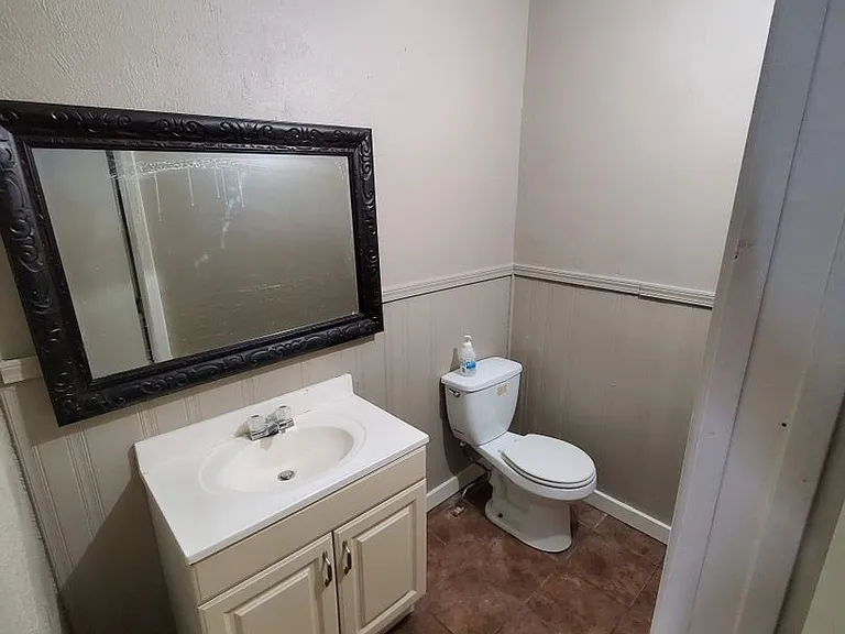 385 Ames St — Photo 7