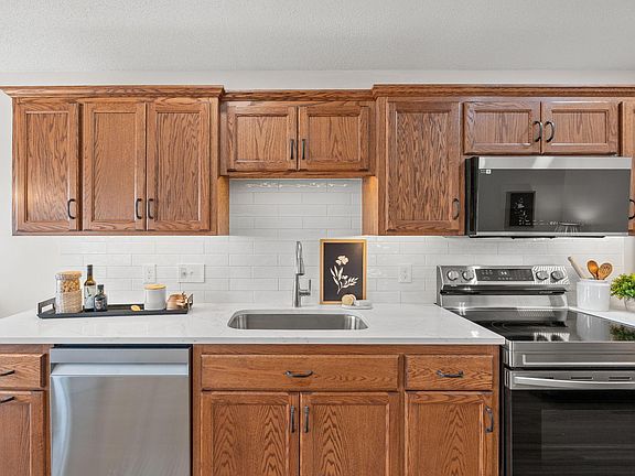 4th image of 5506 Sanibel Dr