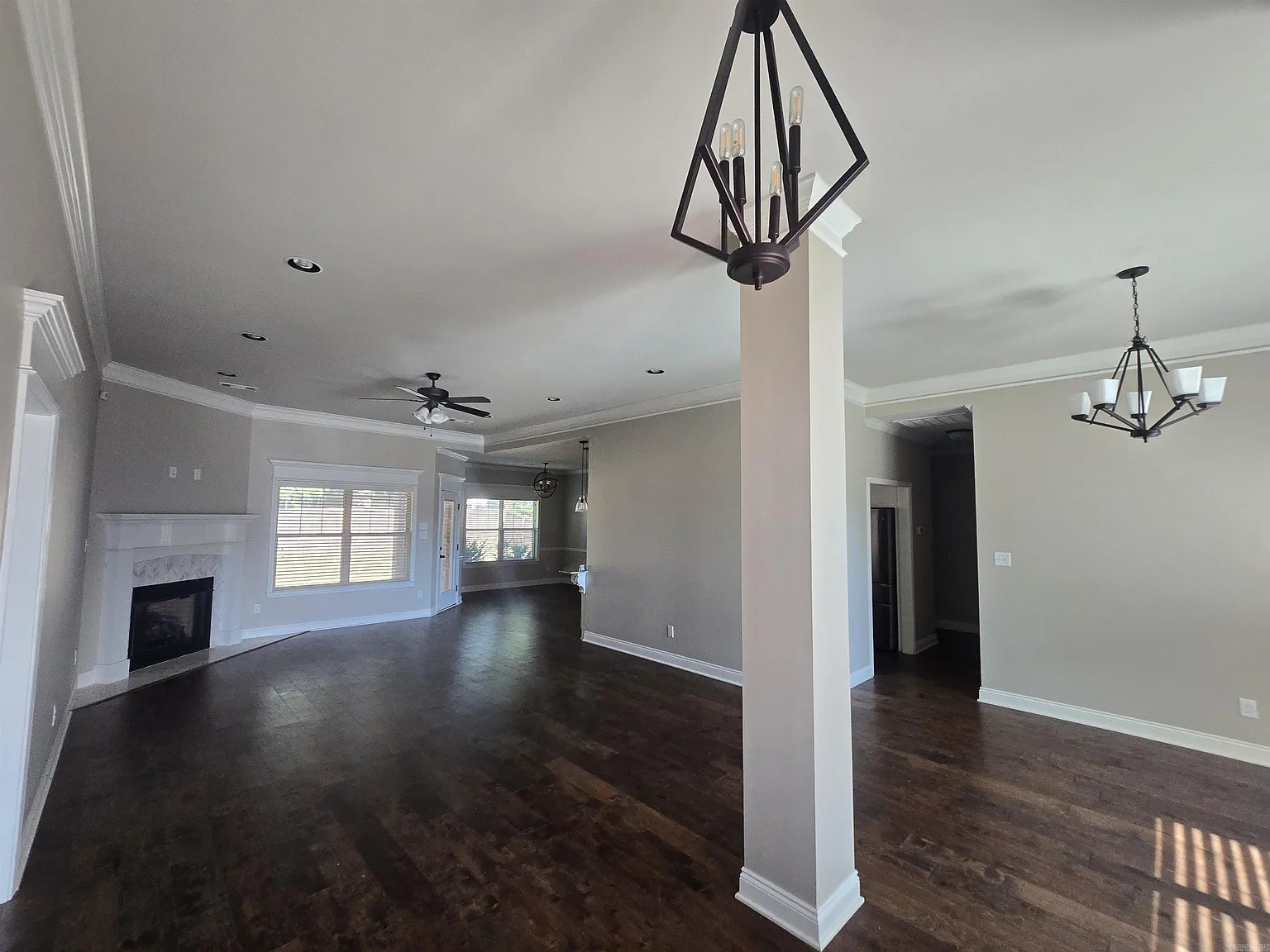 4 bed, 2.0 bath, 2276 sqft, $2,495 — Photo 2