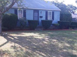 112 Hayes St, Warwick, RI 02886