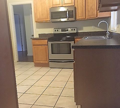 5th image of 885 Lila St E