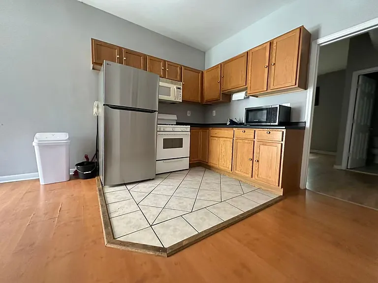 1430 W Master St. — Photo 9