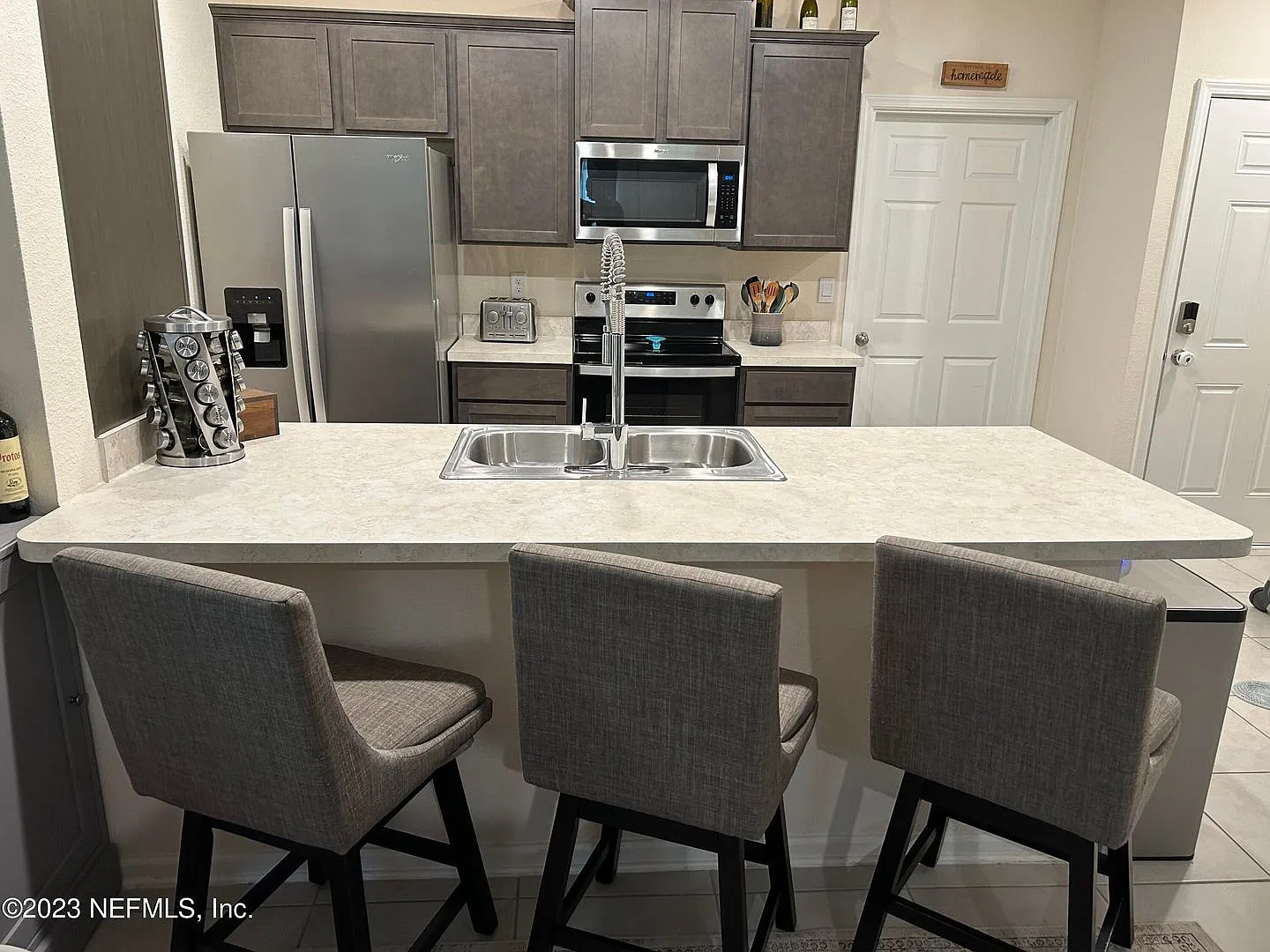 Great 3/2.5 Townhome in Nassau Station — Photo 4