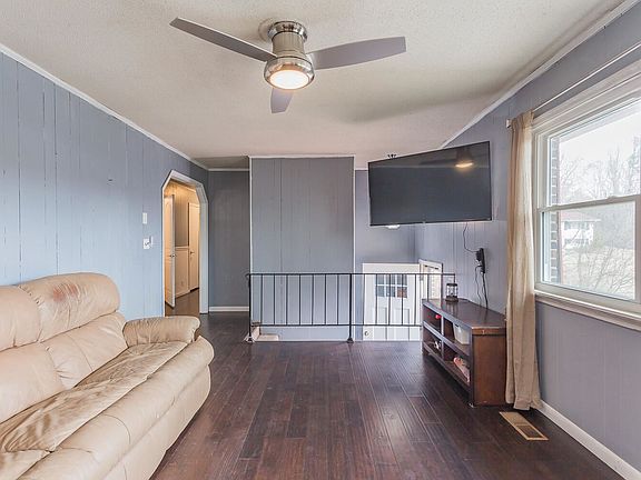 4th image of 29 Carolyn Ln