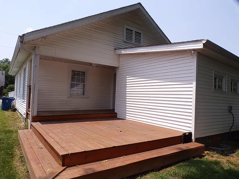 220 Harding St — Photo 2