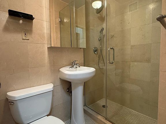 3rd image of 25 W 84th St APT 1C