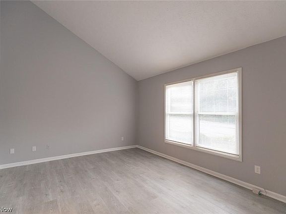 5th image of 2 Pond Dr