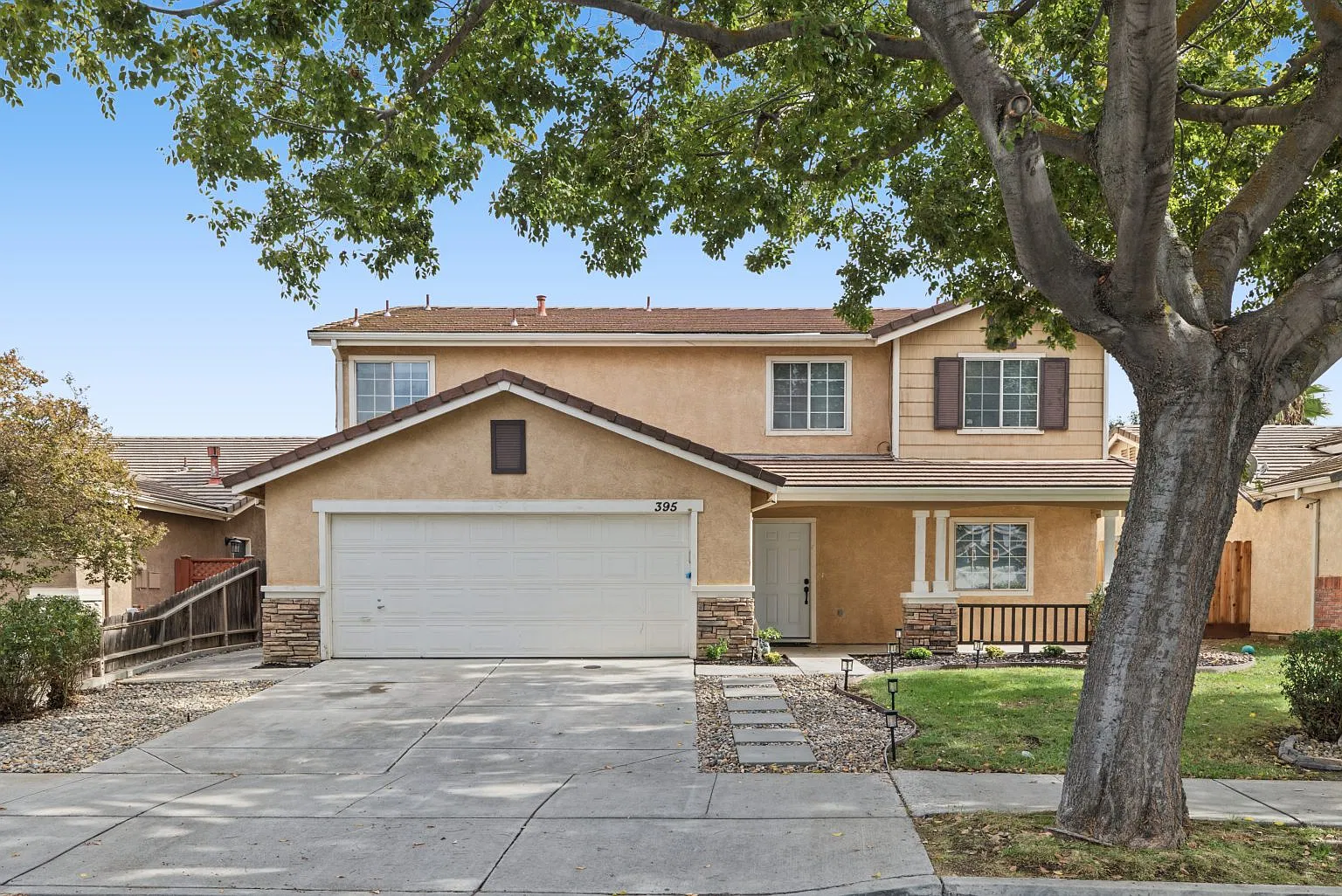 5 bed, 2.5 bath, 2467 sqft, $3,250 — Photo 3