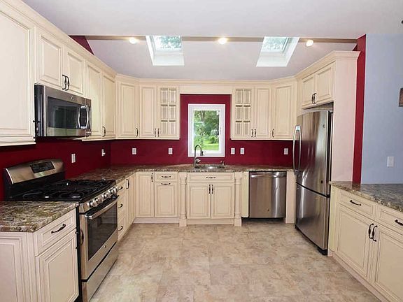 2nd image of 1057 Waverly Ave