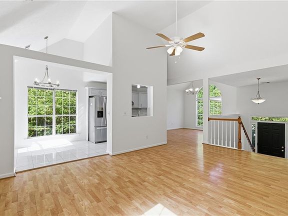 3rd image of 3798 Market Cres
