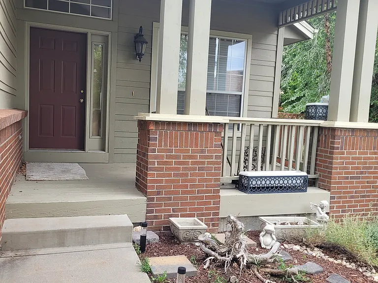 2041 Sandhurst Dr — Photo 2