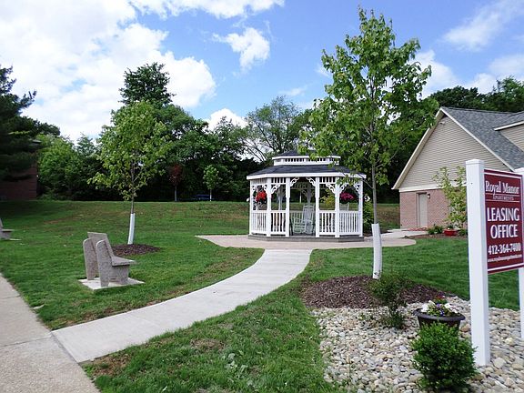 3rd image of 8900 Royal Manor Dr