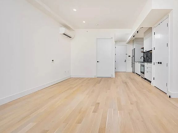 5th image of 260 Gold St #708