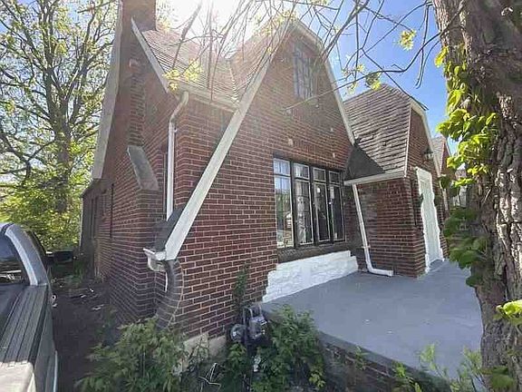2nd image of 9938 Whitcomb St