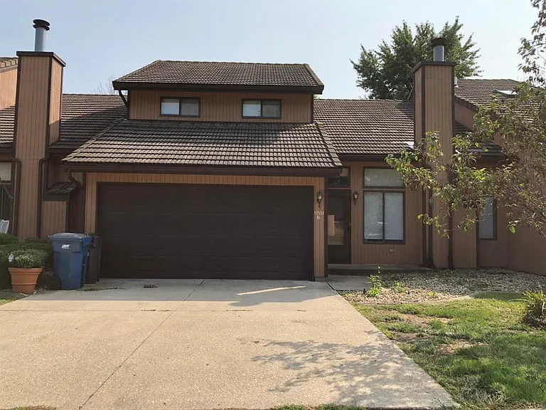 1207B Lakewood Dr — Photo 1