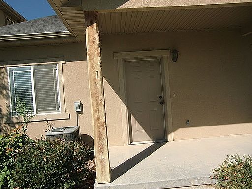 3rd image of 422 E 500 S #A-9