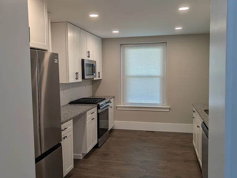 214 E Broad St — Photo 5