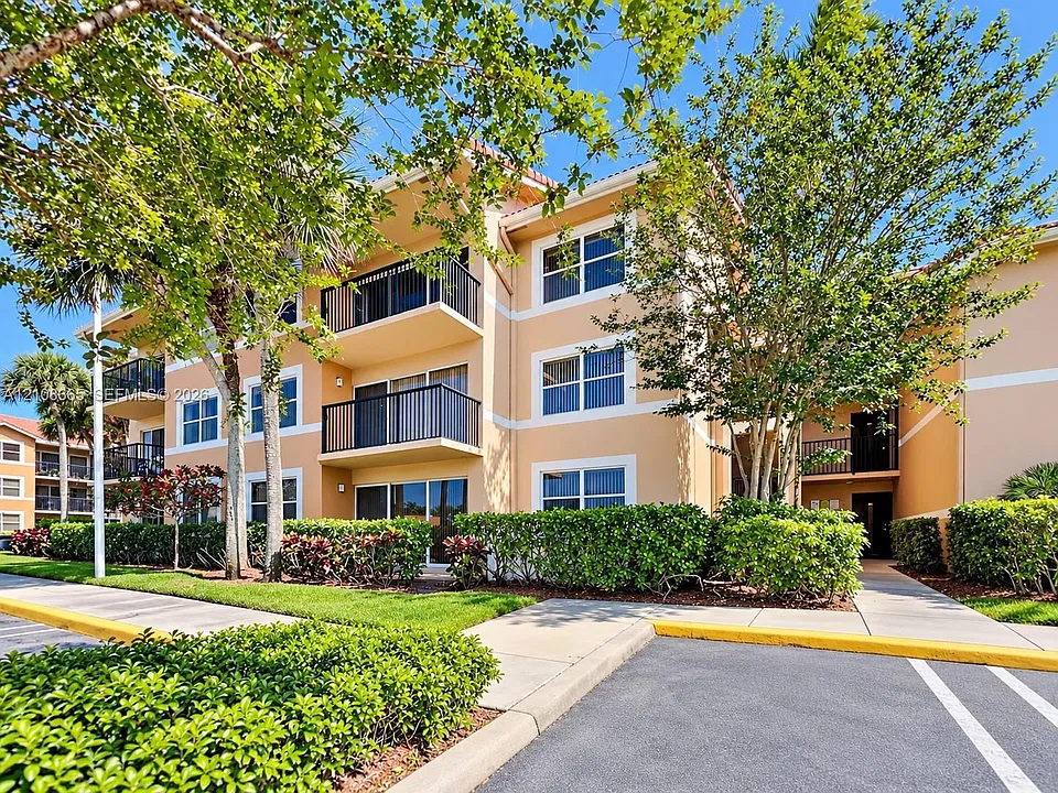 8955 Wiles Rd #204