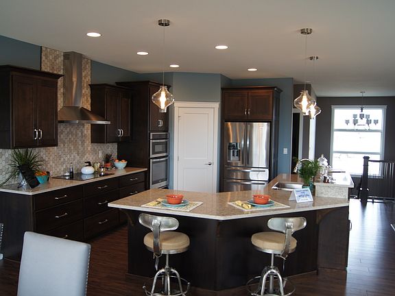 2nd image of 2625 McLeod Dr E