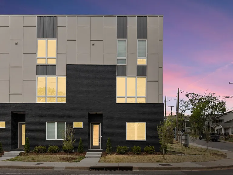 321 Douglas Ave — Photo 11
