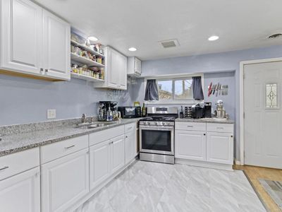 3923 South 41st STREET, Greenfield, WI, 53221