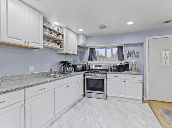 3923 South 41st STREET, Greenfield, WI 53221