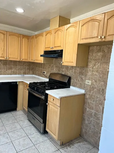 3 bed, 1216 sqft, $1,950 — Photo 2