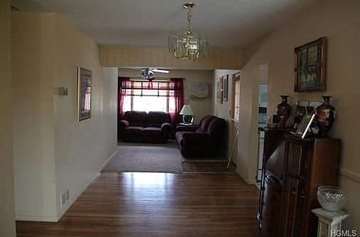 4th image of 7 Sherwood Dr
