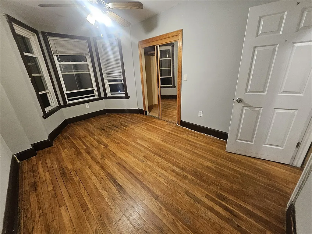 4 bed, 1.0 bath, 1275 sqft, $3,500 — Photo 2