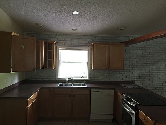 3rd image of 100 Sweetbay Ln