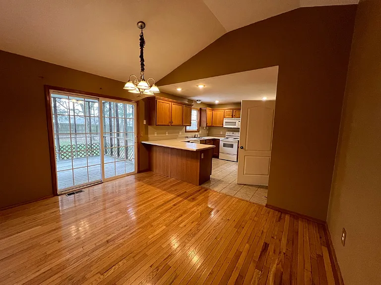 161 Shadowview Dr — Photo 5