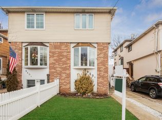 940B Clove Rd, Staten Island, NY 10301