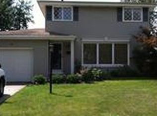 18 Lawnwood Dr, Amherst, NY 14228