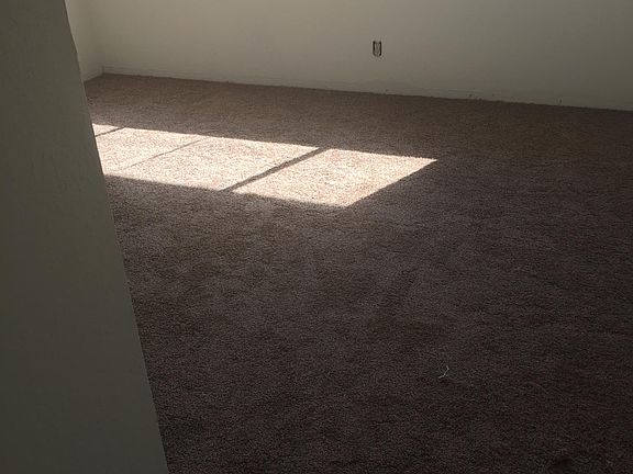 4th image of 1441 W Fawn St