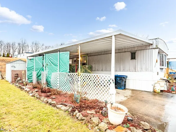 37 Beaver Creek Dr SW, Warren, OH 44481