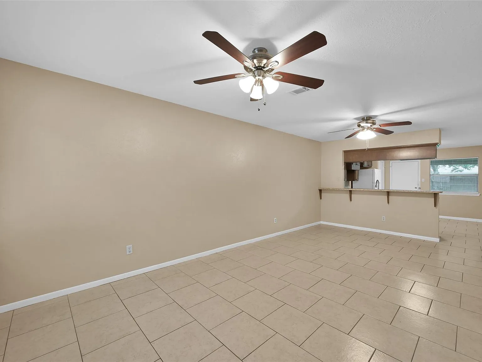 2 bed, 2.0 bath, 1002 sqft, $1,150 — Photo 4