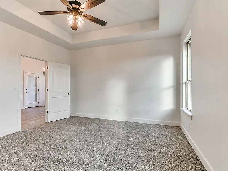 1901 Hollow Crest Ct — Photo 35