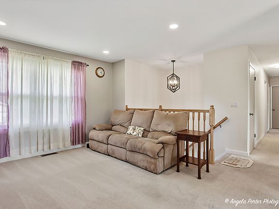3rd image of 305 Woodbine Ave