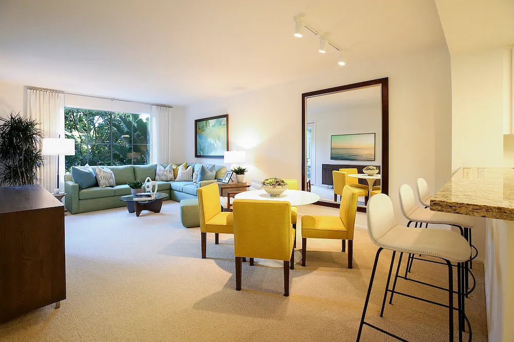 Newport Bluffs Apartment Village — Photo 4