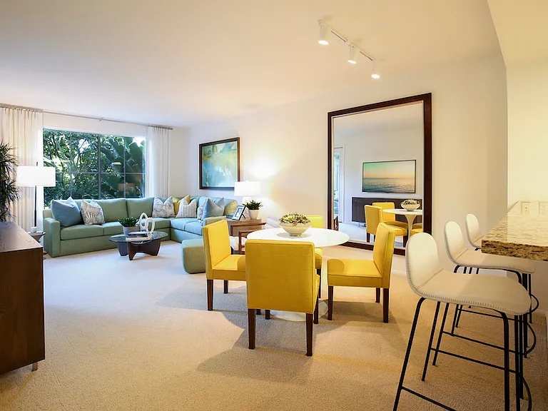 Newport Bluffs Apartment Village — Photo 4