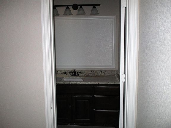 3rd image of 1083 Waverly Dr